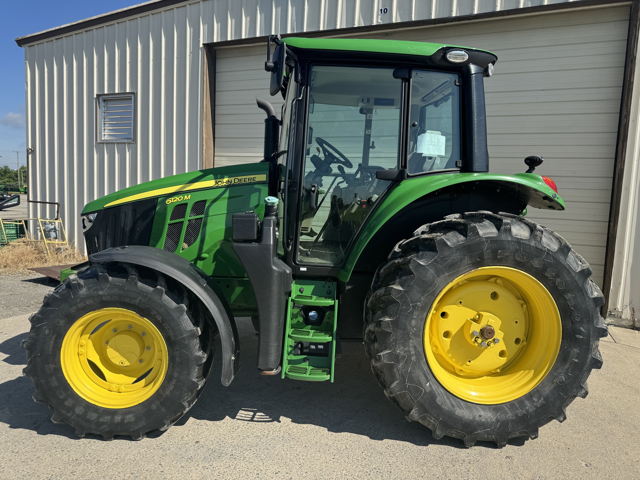 2020 John Deere 6120M Image 2