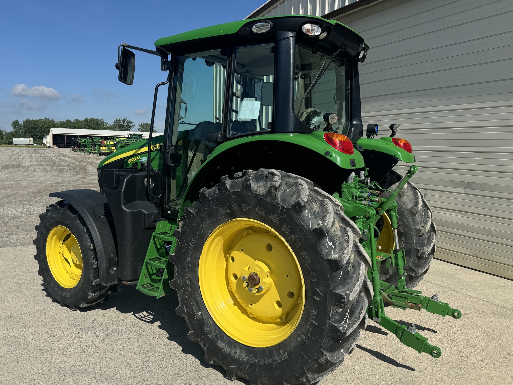 2020 John Deere 6120M Image 8