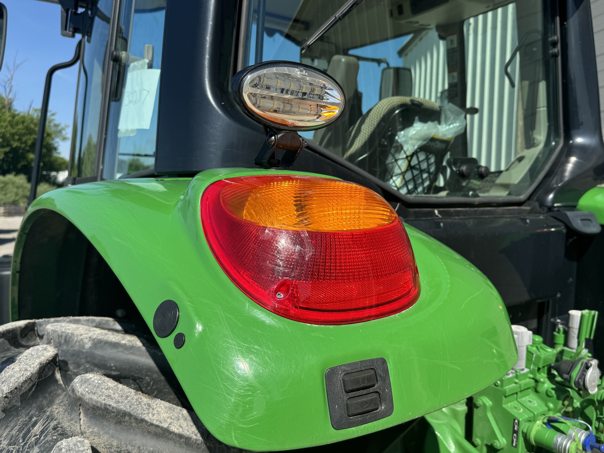 2020 John Deere 6120M Image 11