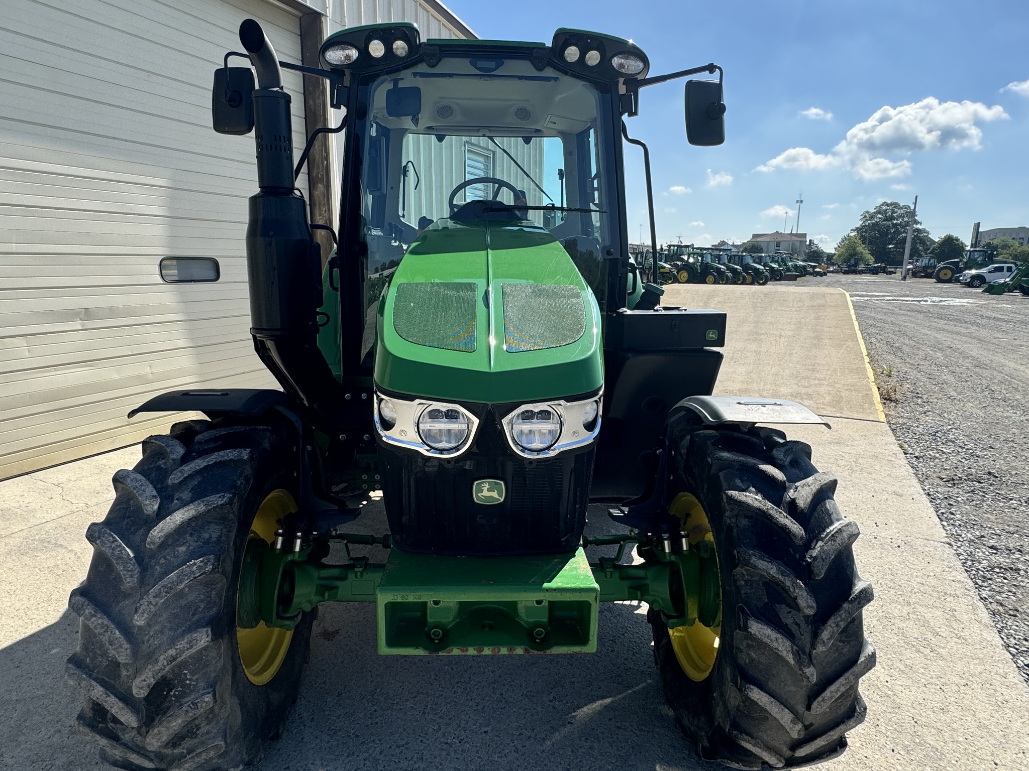 2020 John Deere 6120M Image 18