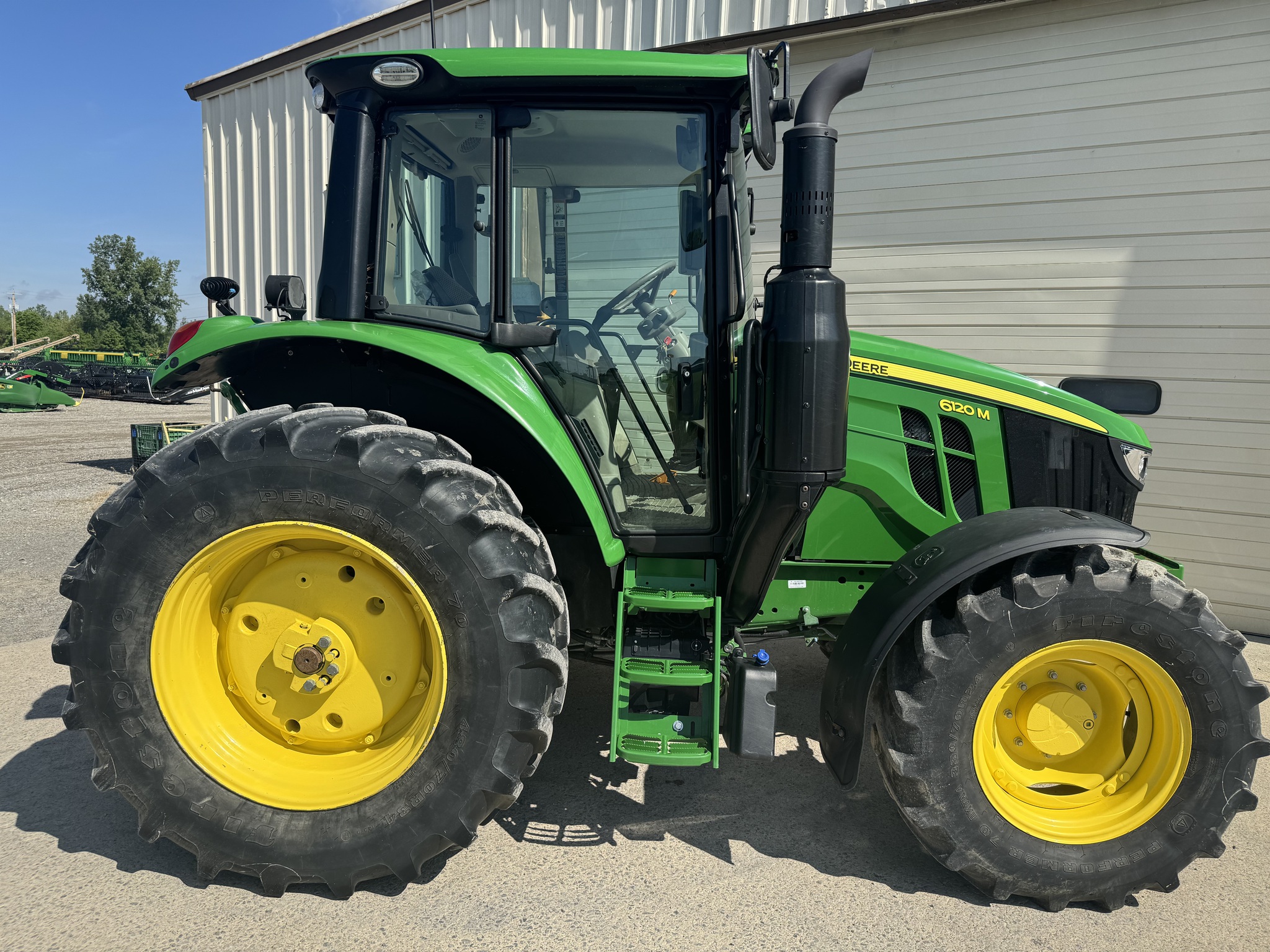 2020 John Deere 6120M Image 20
