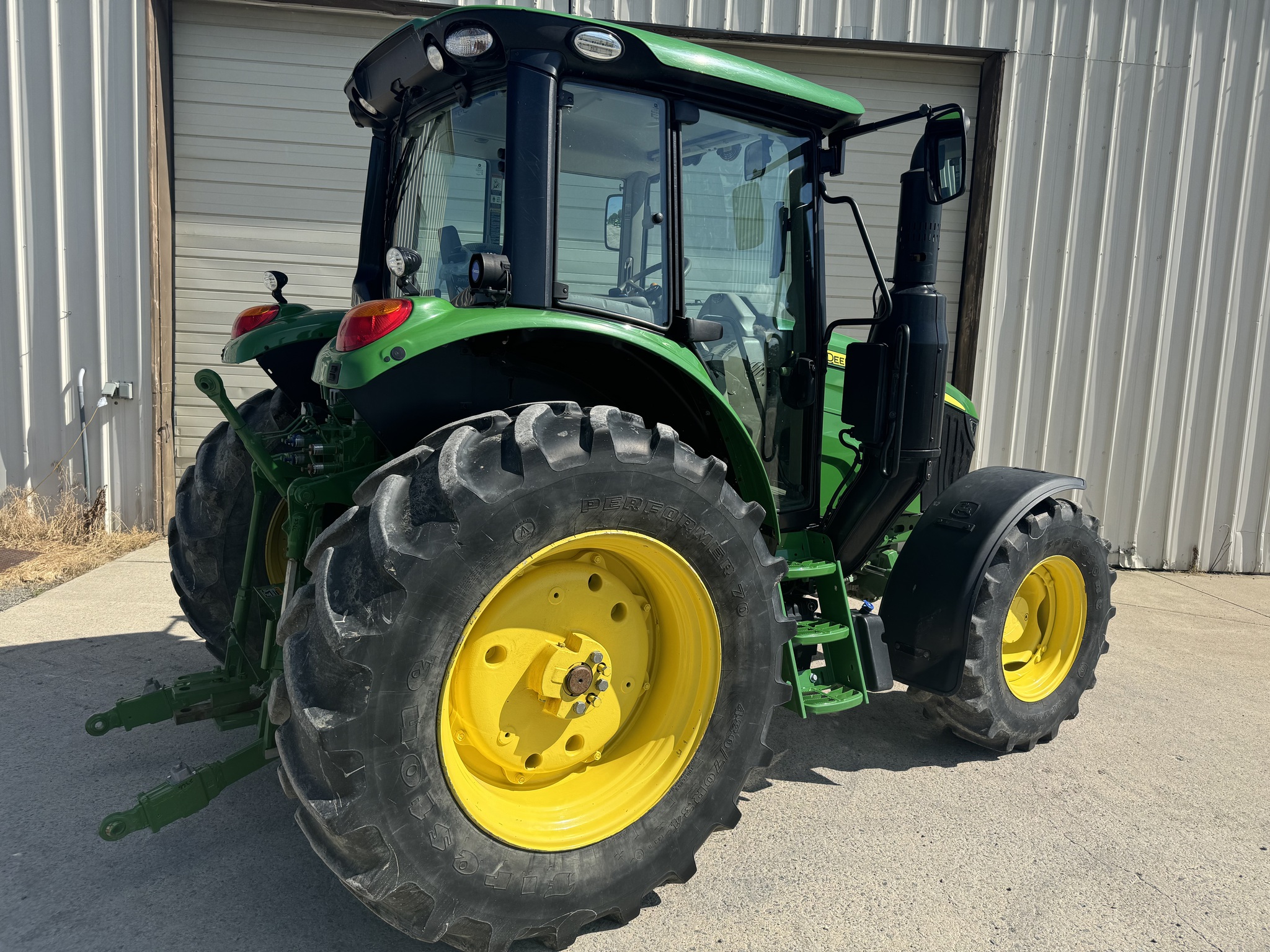 2020 John Deere 6120M Image 19