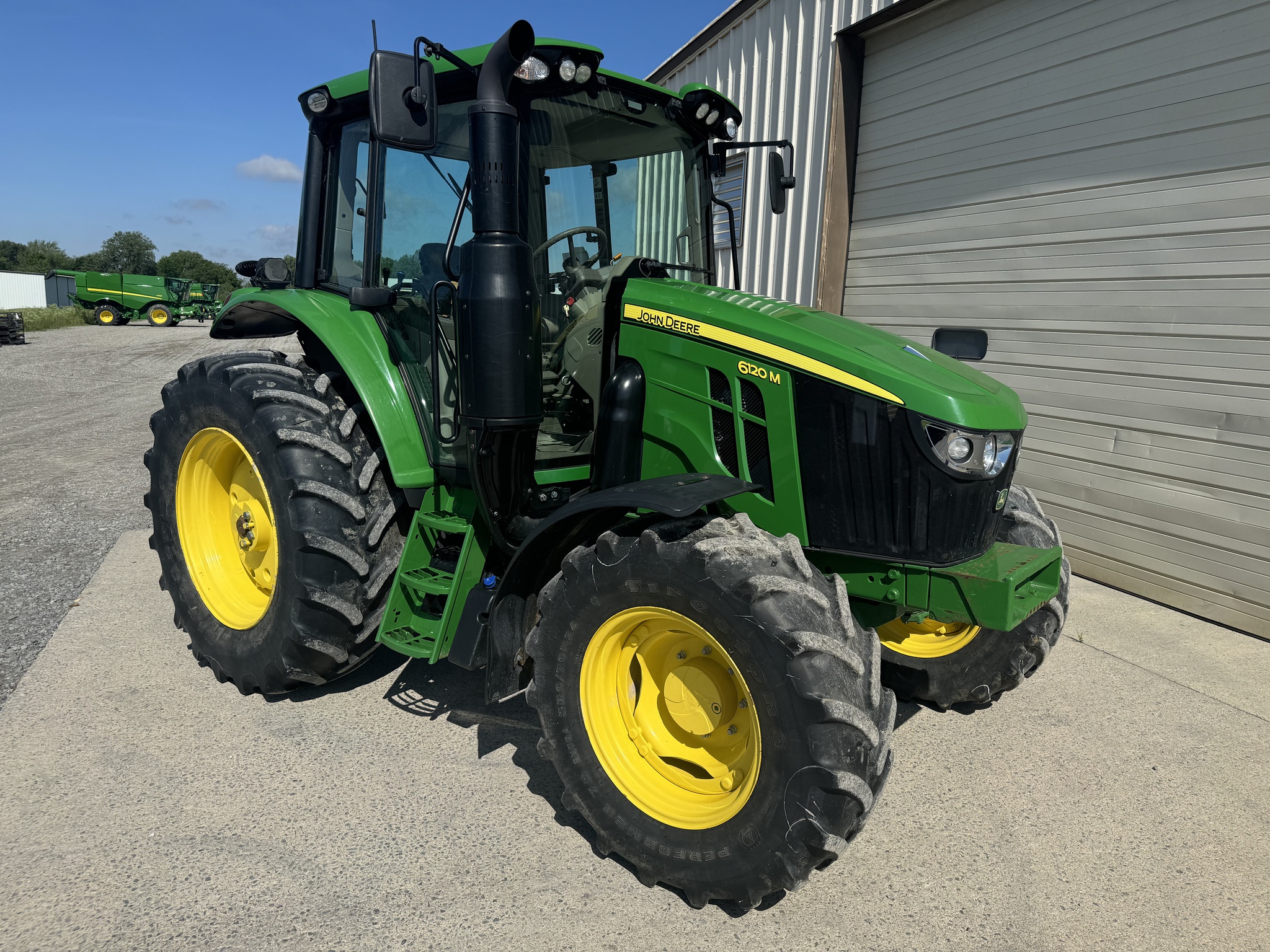 2020 John Deere 6120M Image 3