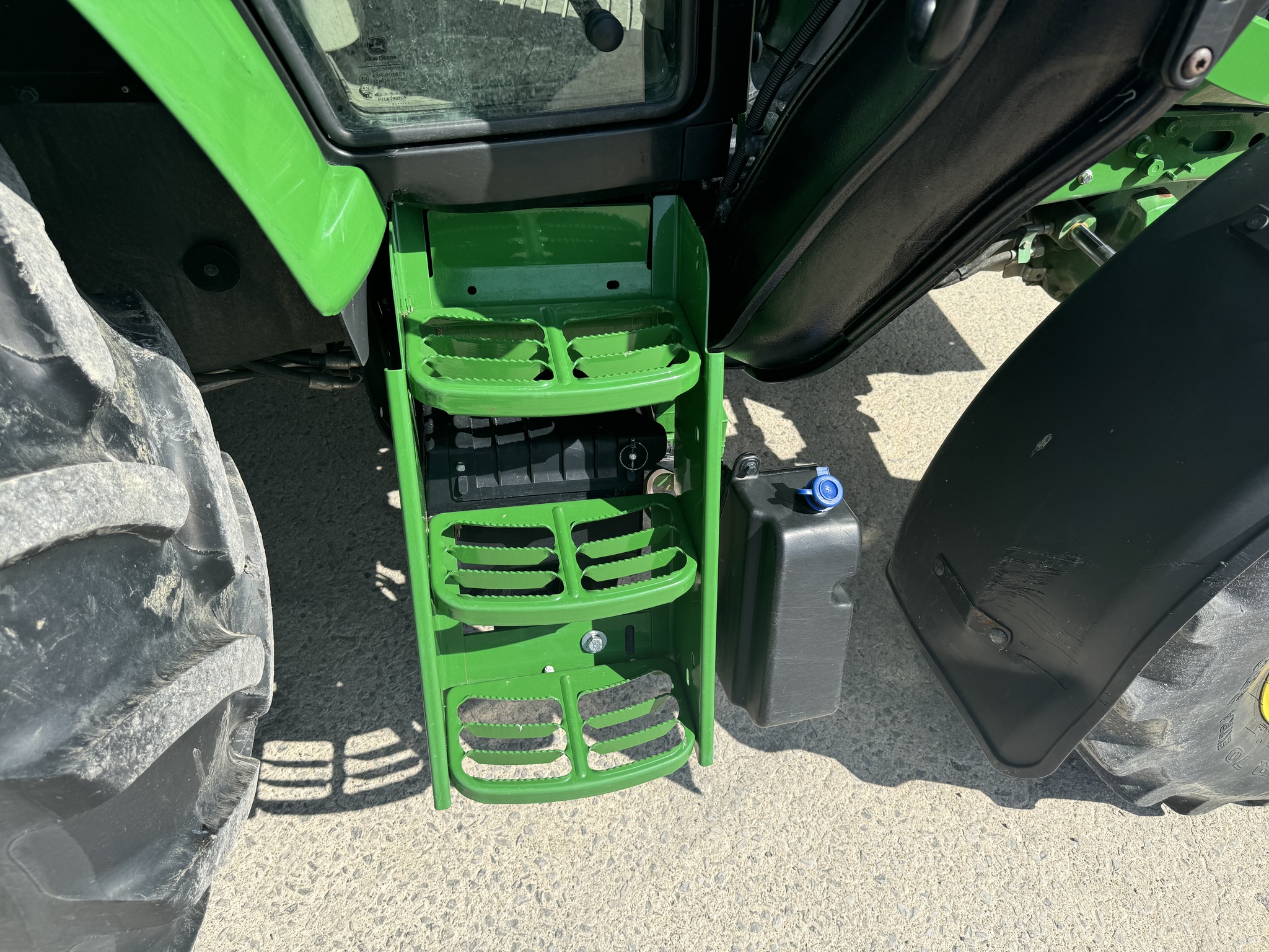 2020 John Deere 6120M Image 22
