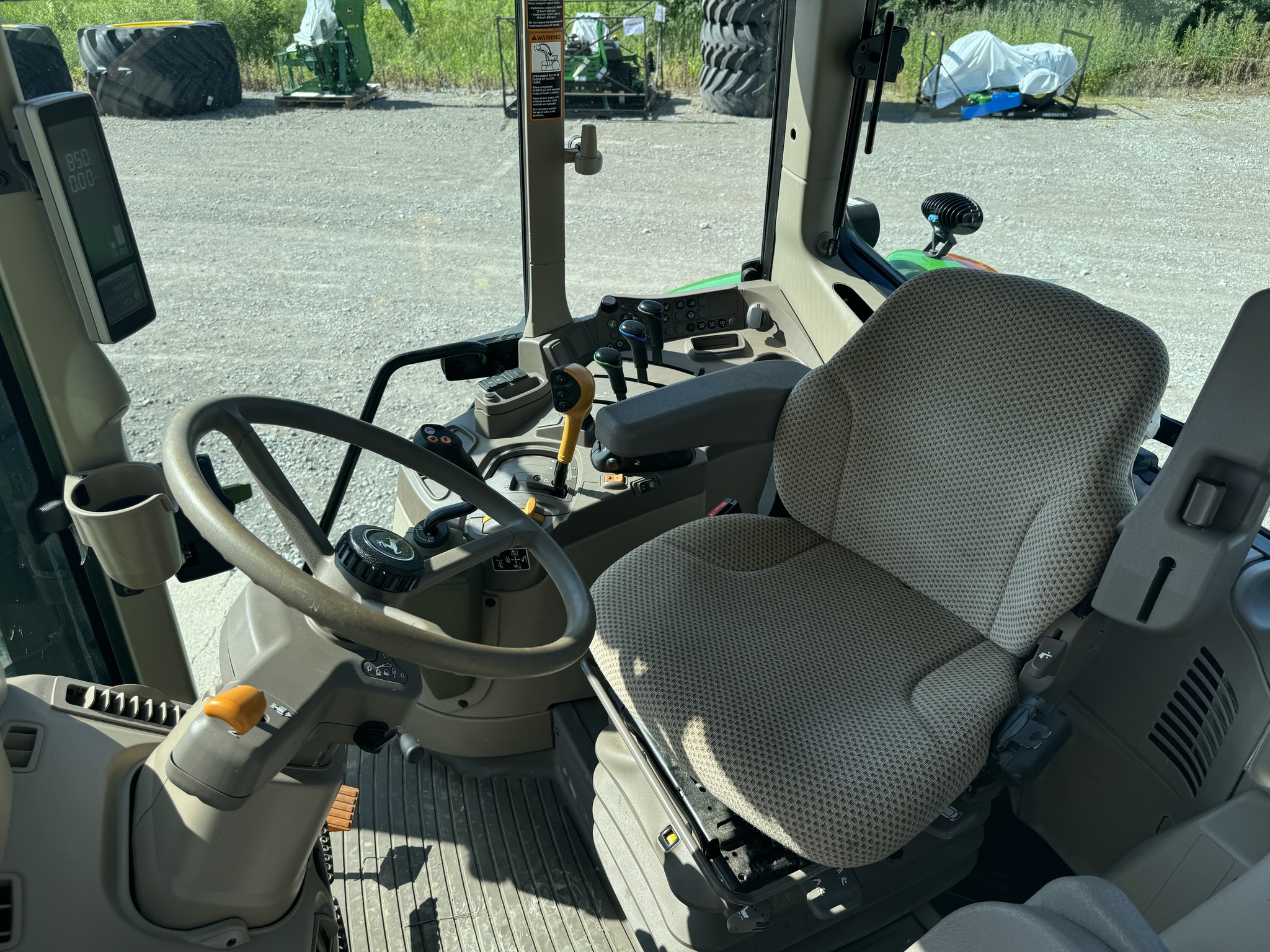 2020 John Deere 6120M Image 24