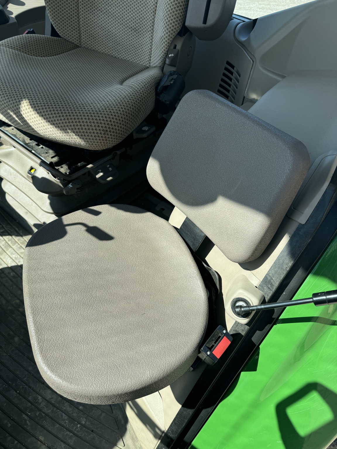 2020 John Deere 6120M Image 25