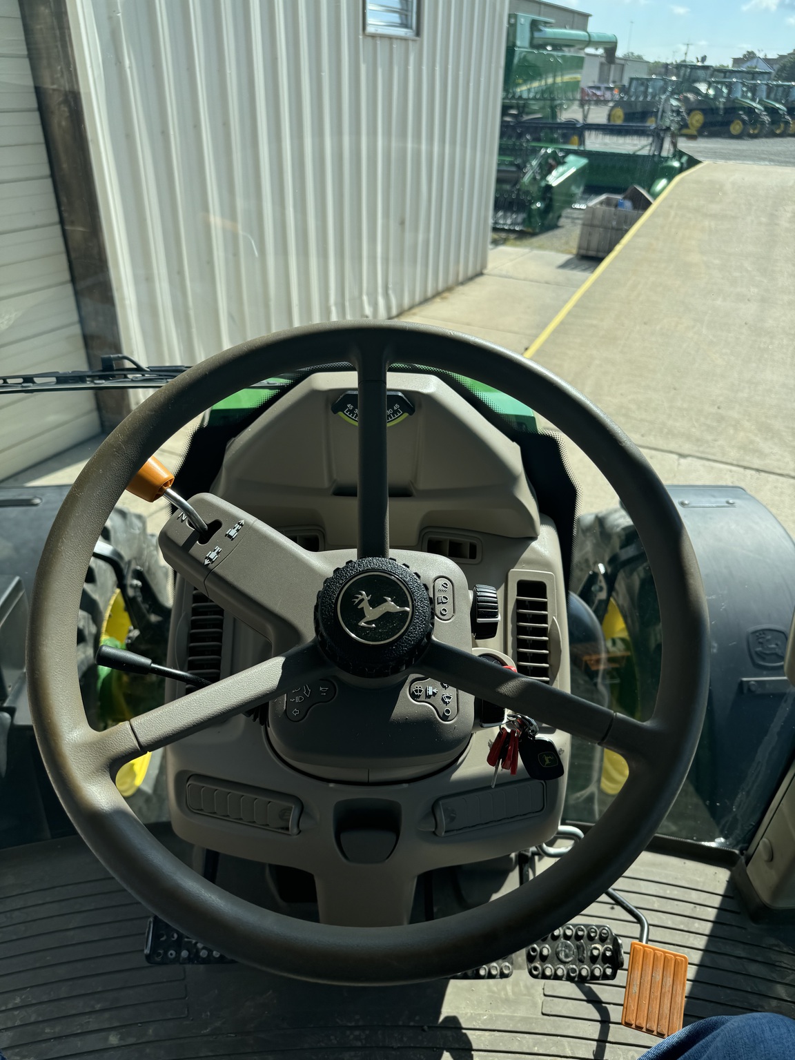 2020 John Deere 6120M Image 26