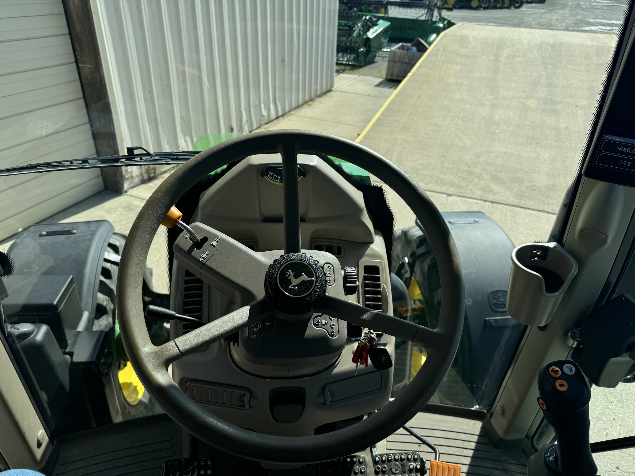 2020 John Deere 6120M Image 27