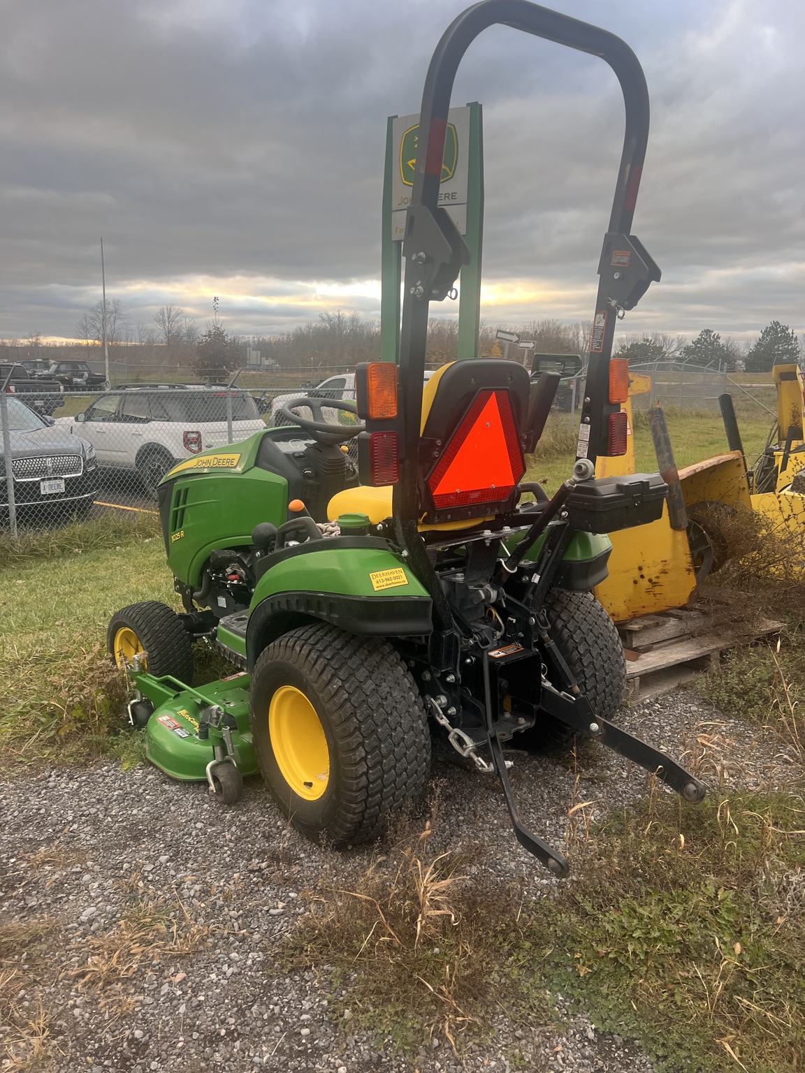2017 John Deere 1025R Image 7