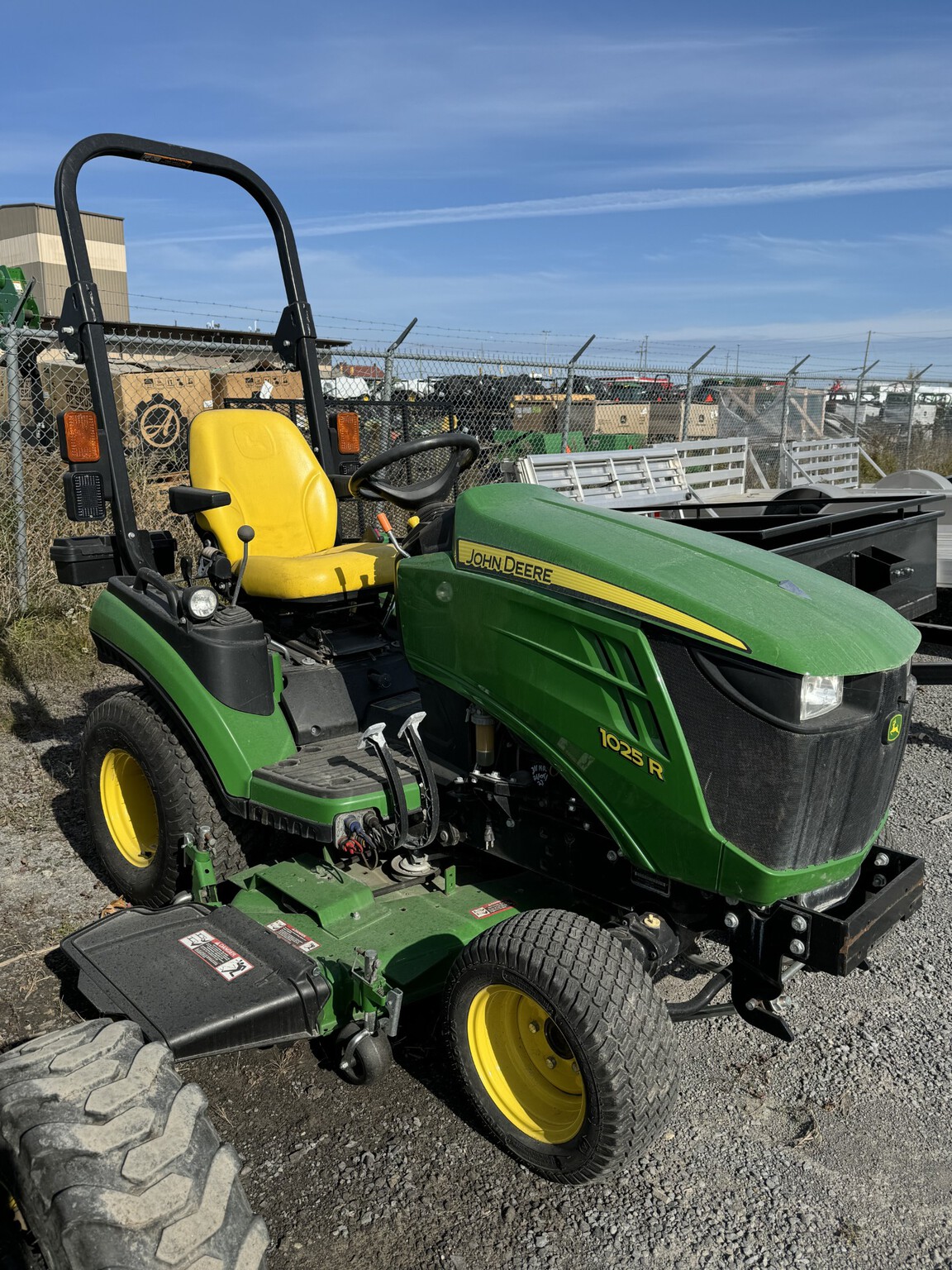 2017 John Deere 1025R Image 1