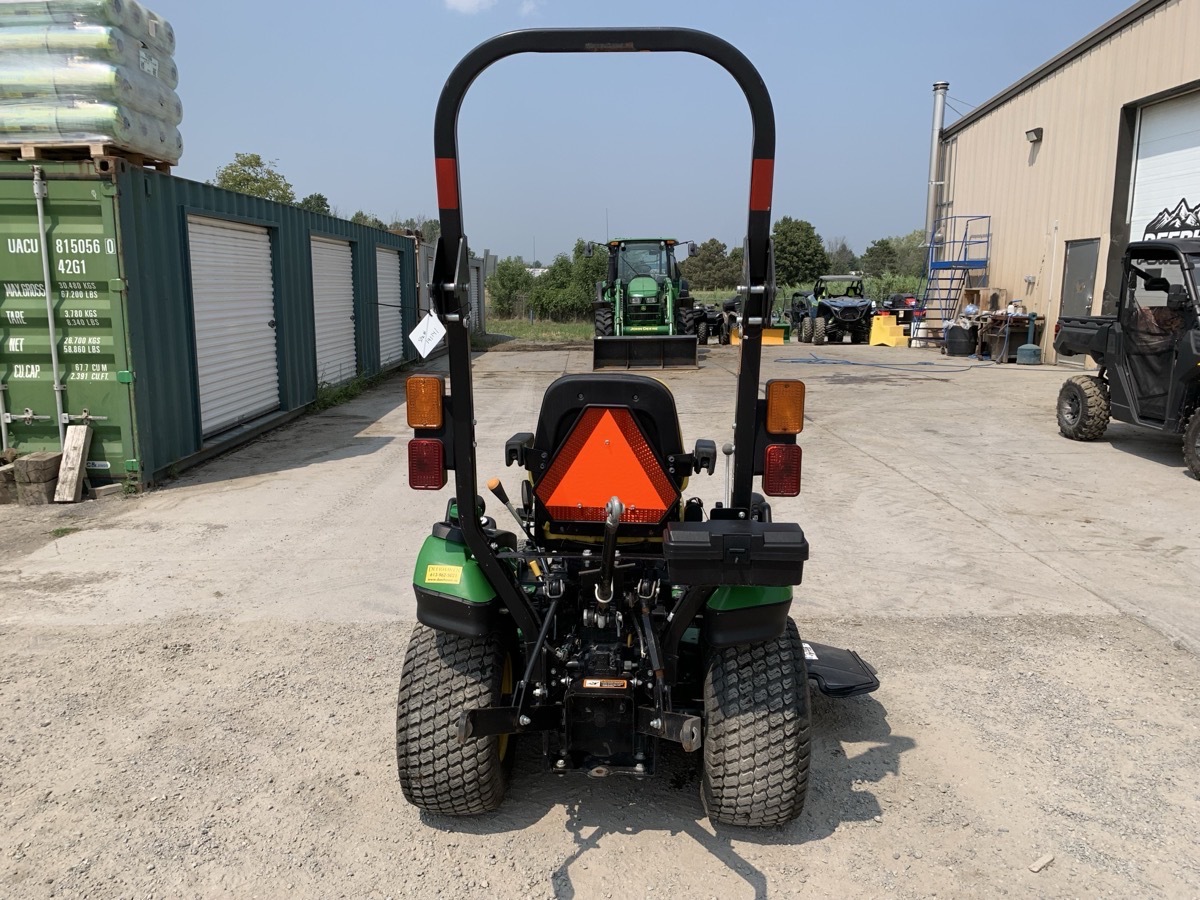 2017 John Deere 1025R Image 4