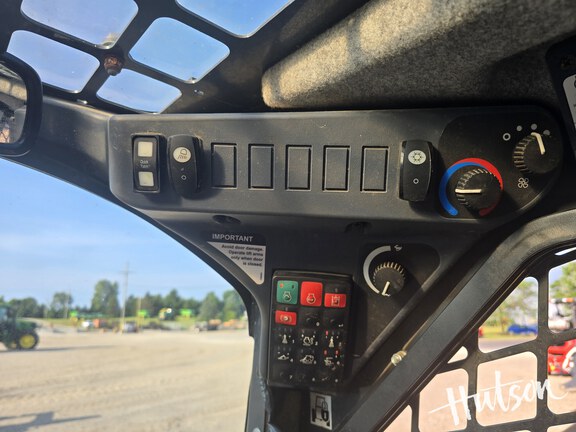 Photo of 2022 John Deere 320G
