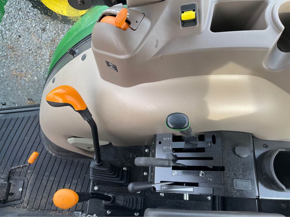 2023 John Deere 5075E Image 6