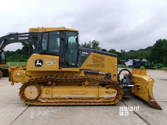 Photo of 2024 John Deere 750L