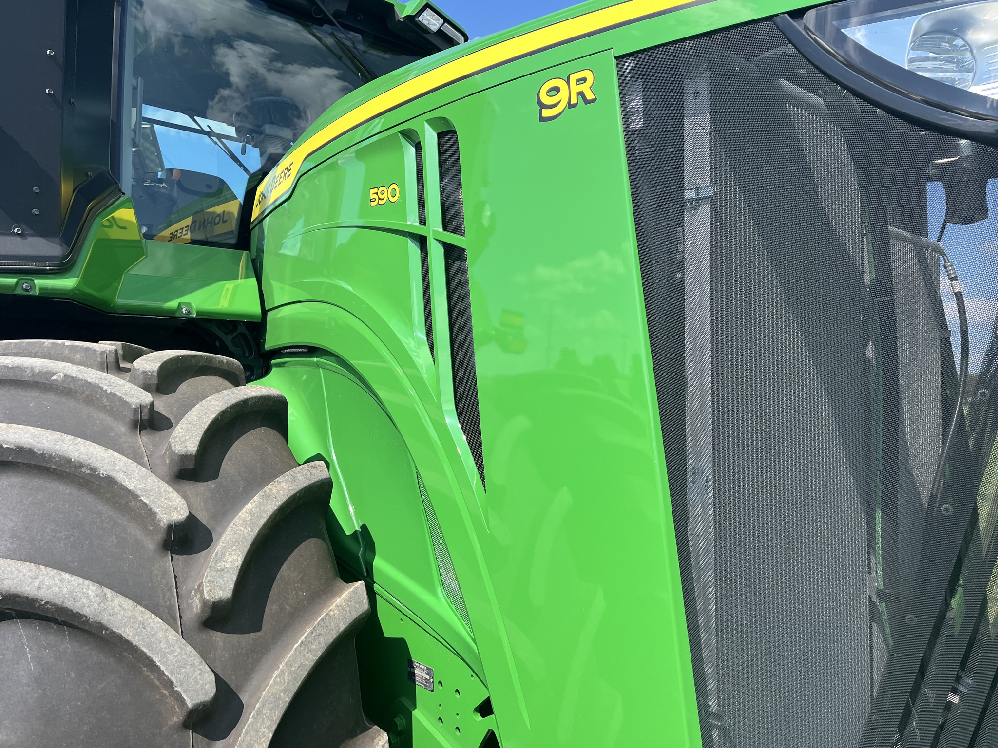  2022 John Deere 9R 590 at Heritage Tractor in Princeton, IL