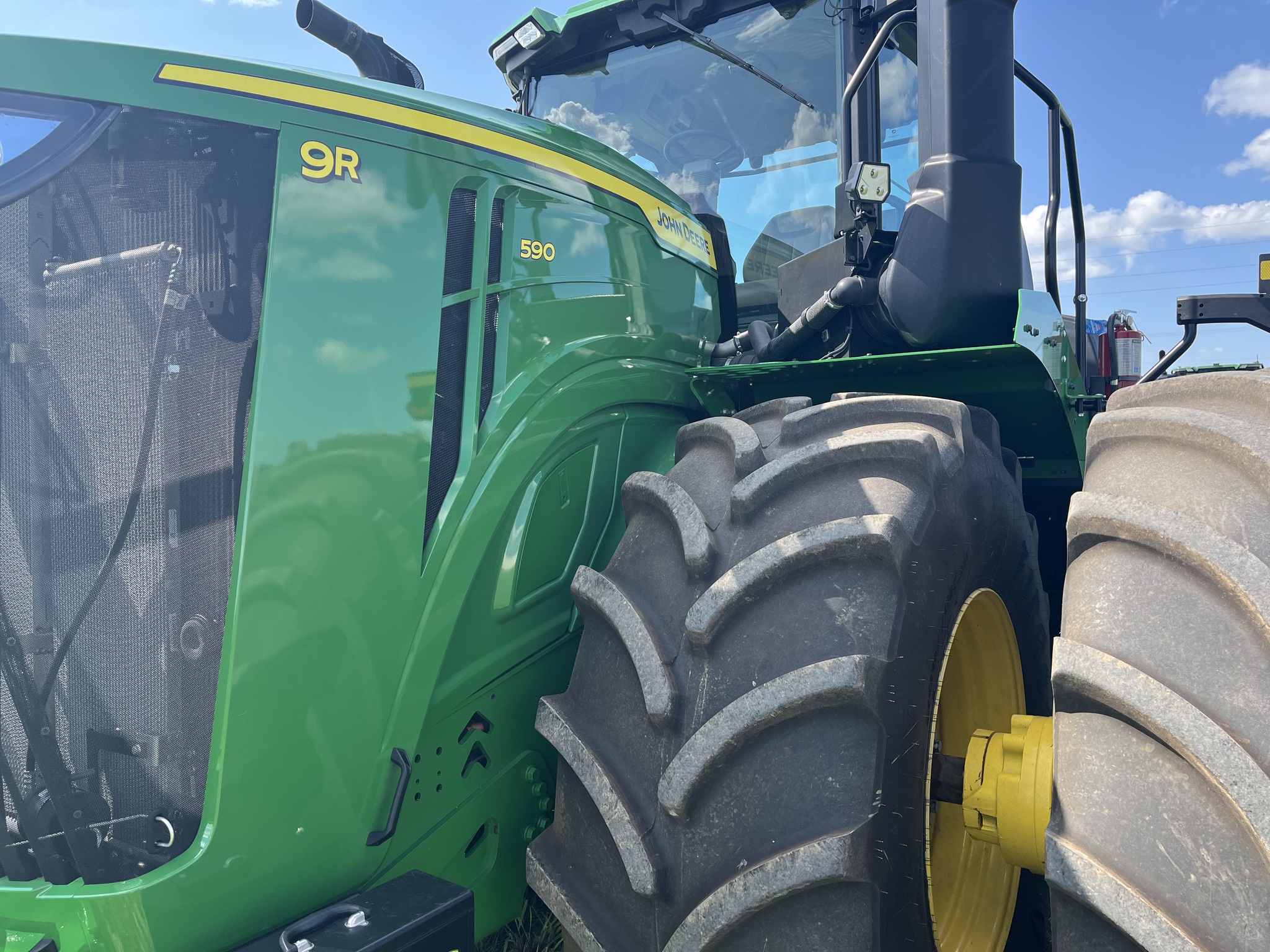  2022 John Deere 9R 590 at Heritage Tractor in Princeton, IL