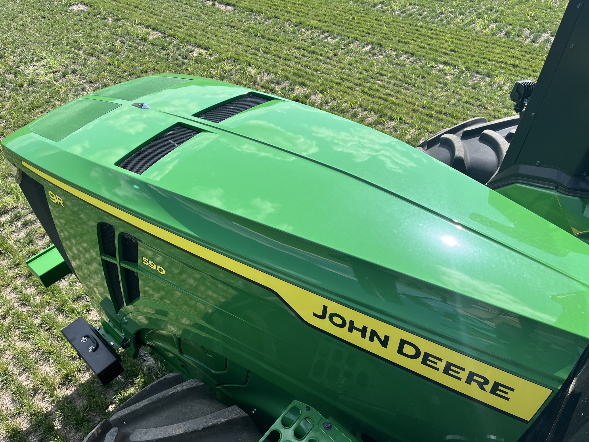  2022 John Deere 9R 590 at Heritage Tractor in Princeton, IL