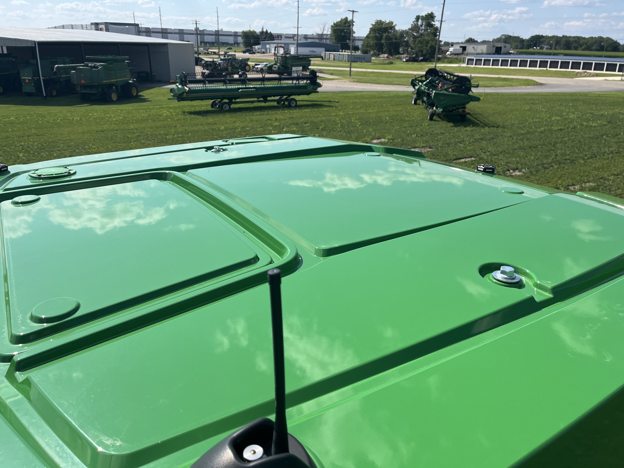  2022 John Deere 9R 590 at Heritage Tractor in Princeton, IL