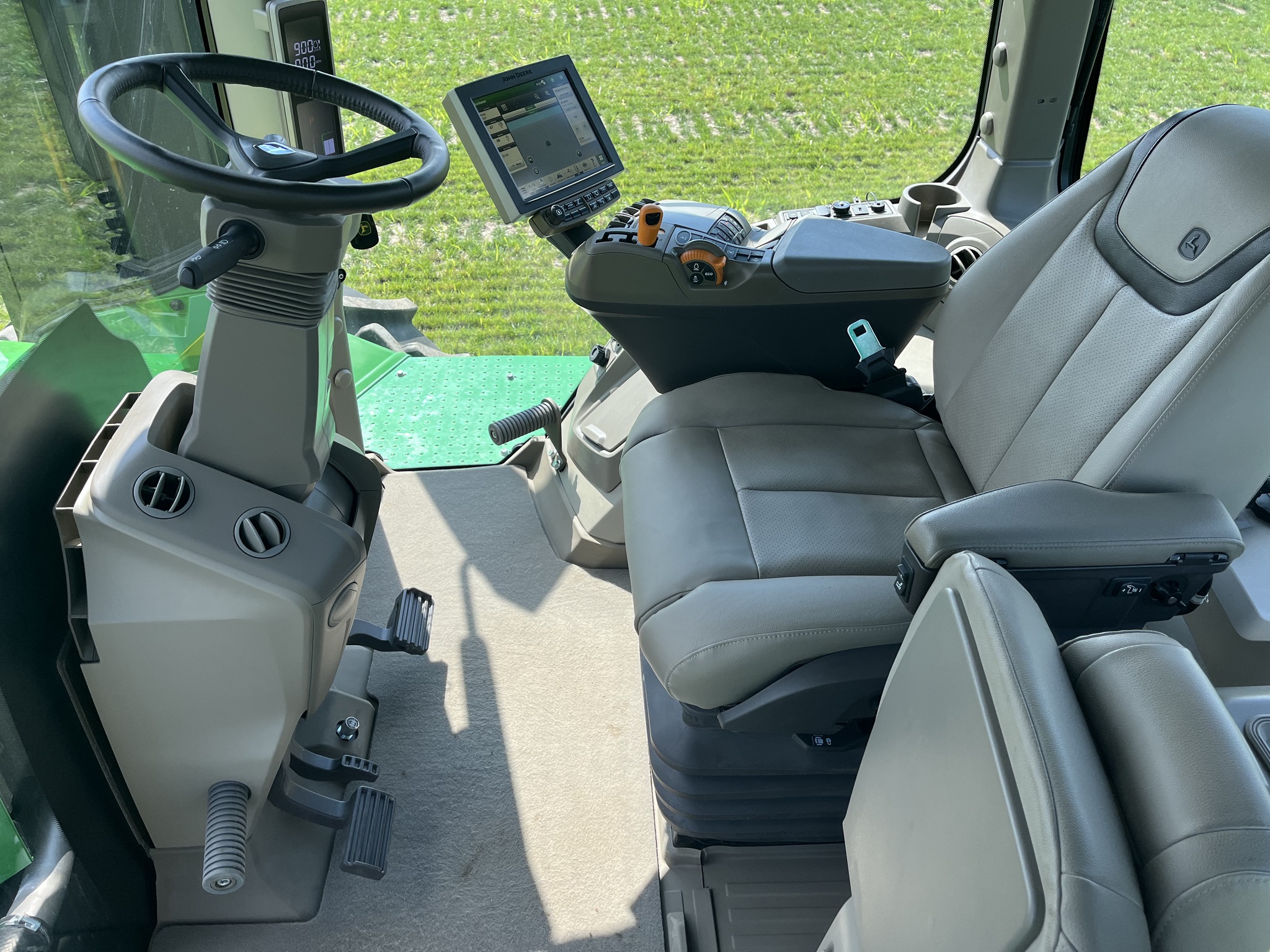  2022 John Deere 9R 590 at Heritage Tractor in Princeton, IL
