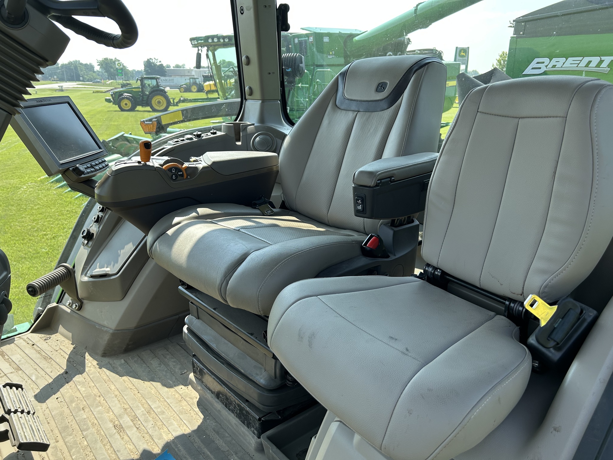  2023 John Deere 8R 310 at Heritage Tractor in Lacon, IL