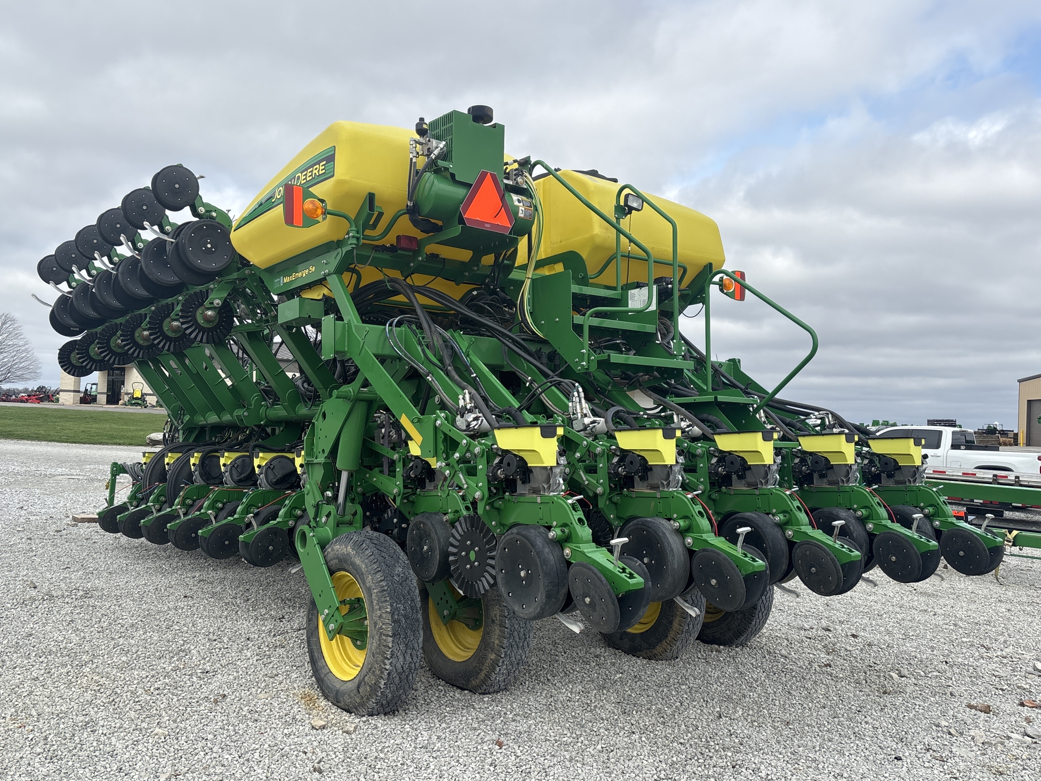 Used 2017 John Deere 1795 Planters: Drawn at Koenig Equipment in Urbana, OH - PhotoXL3