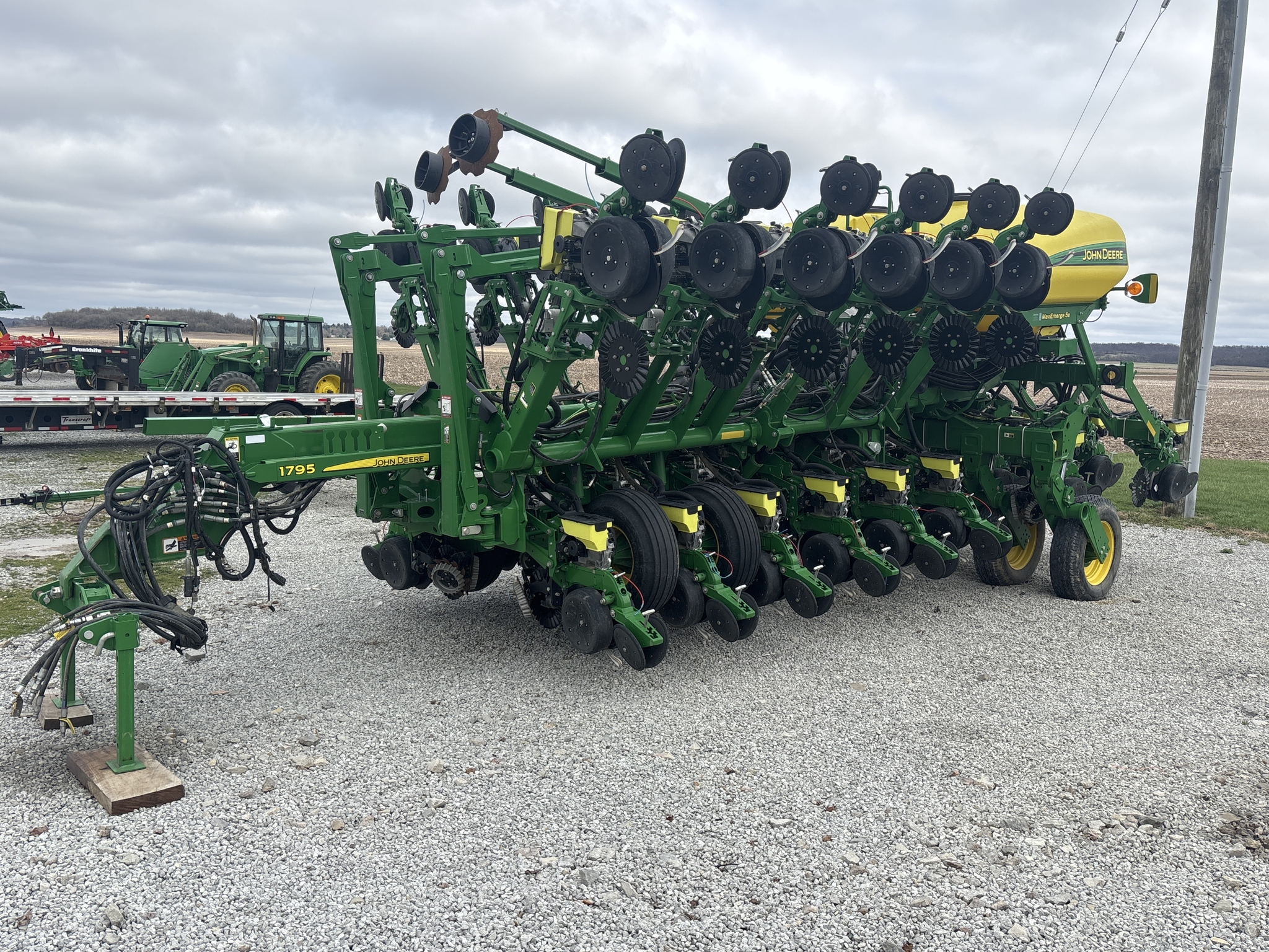 Used 2017 John Deere 1795 Planters: Drawn at Koenig Equipment in Urbana, OH - PhotoXL1