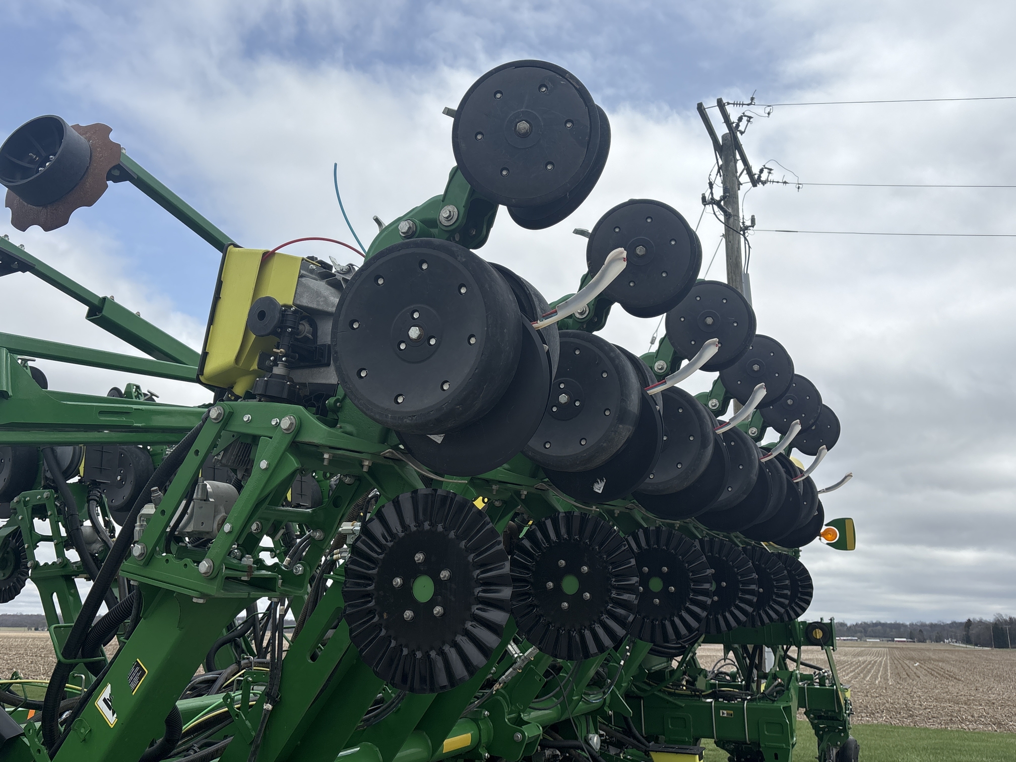 Used 2017 John Deere 1795 Planters: Drawn at Koenig Equipment in Urbana, OH - PhotoXL9