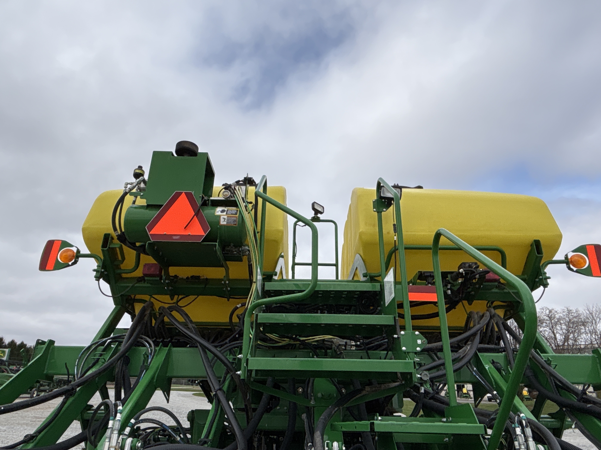 Used 2017 John Deere 1795 Planters: Drawn at Koenig Equipment in Urbana, OH - PhotoXL15