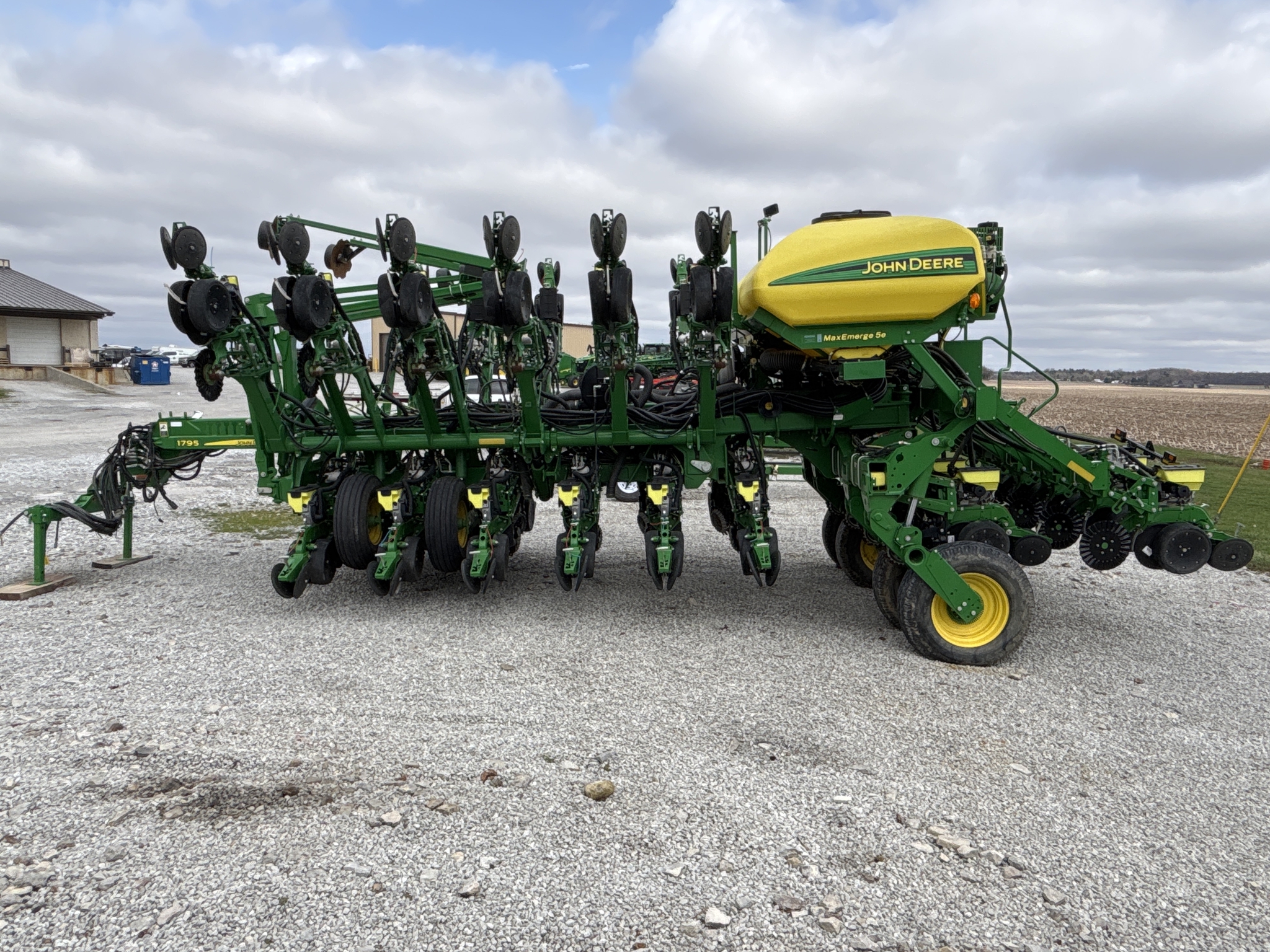 Used 2017 John Deere 1795 Planters: Drawn at Koenig Equipment in Urbana, OH - PhotoXL2