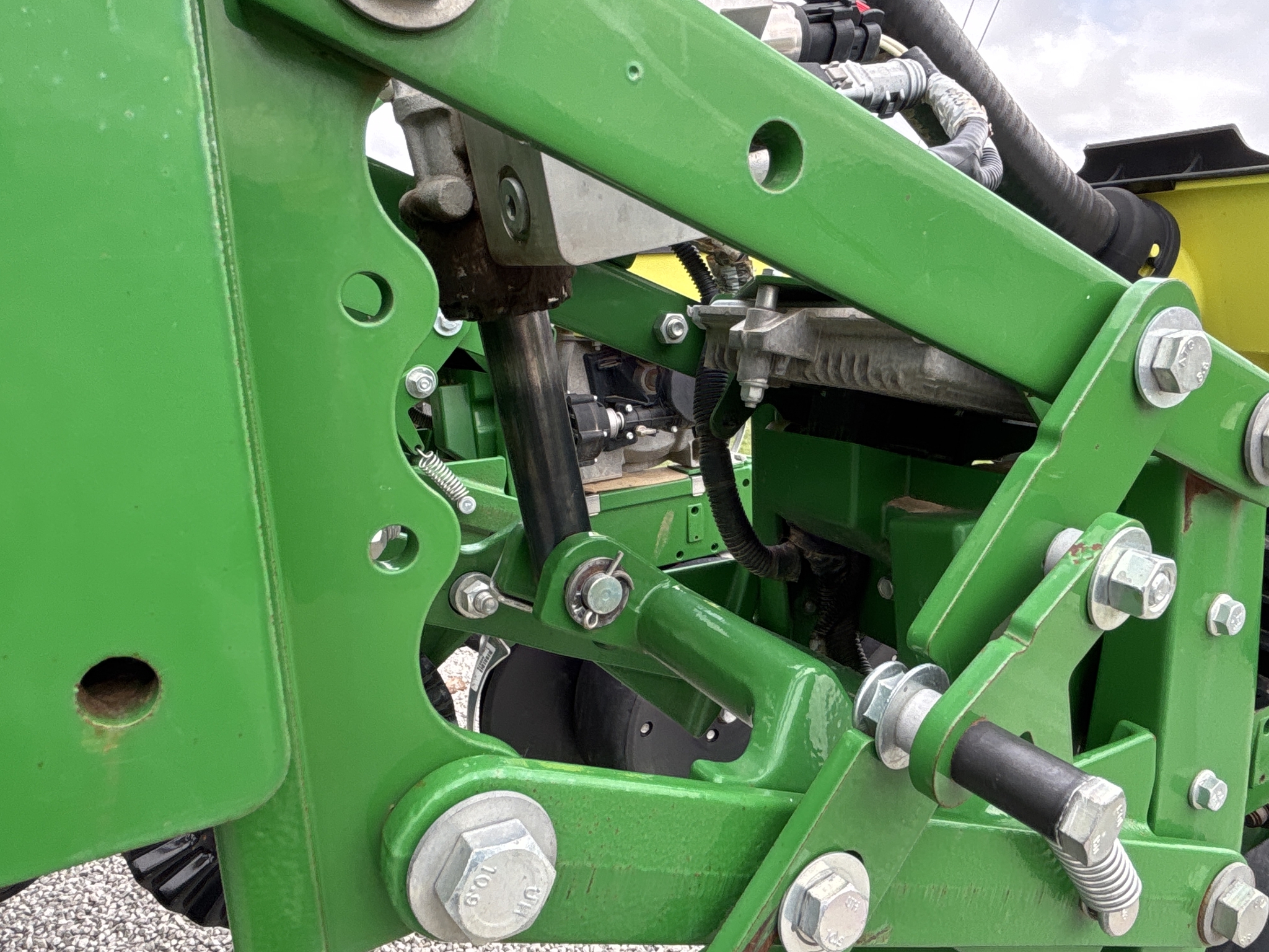 Used 2017 John Deere 1795 Planters: Drawn at Koenig Equipment in Urbana, OH - PhotoXL16