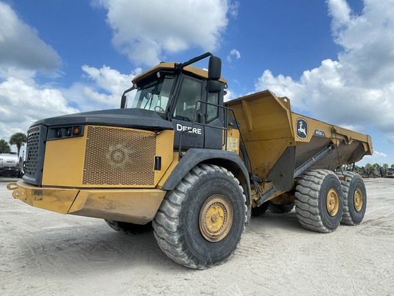 Photo of a 2023 John Deere 410E-II