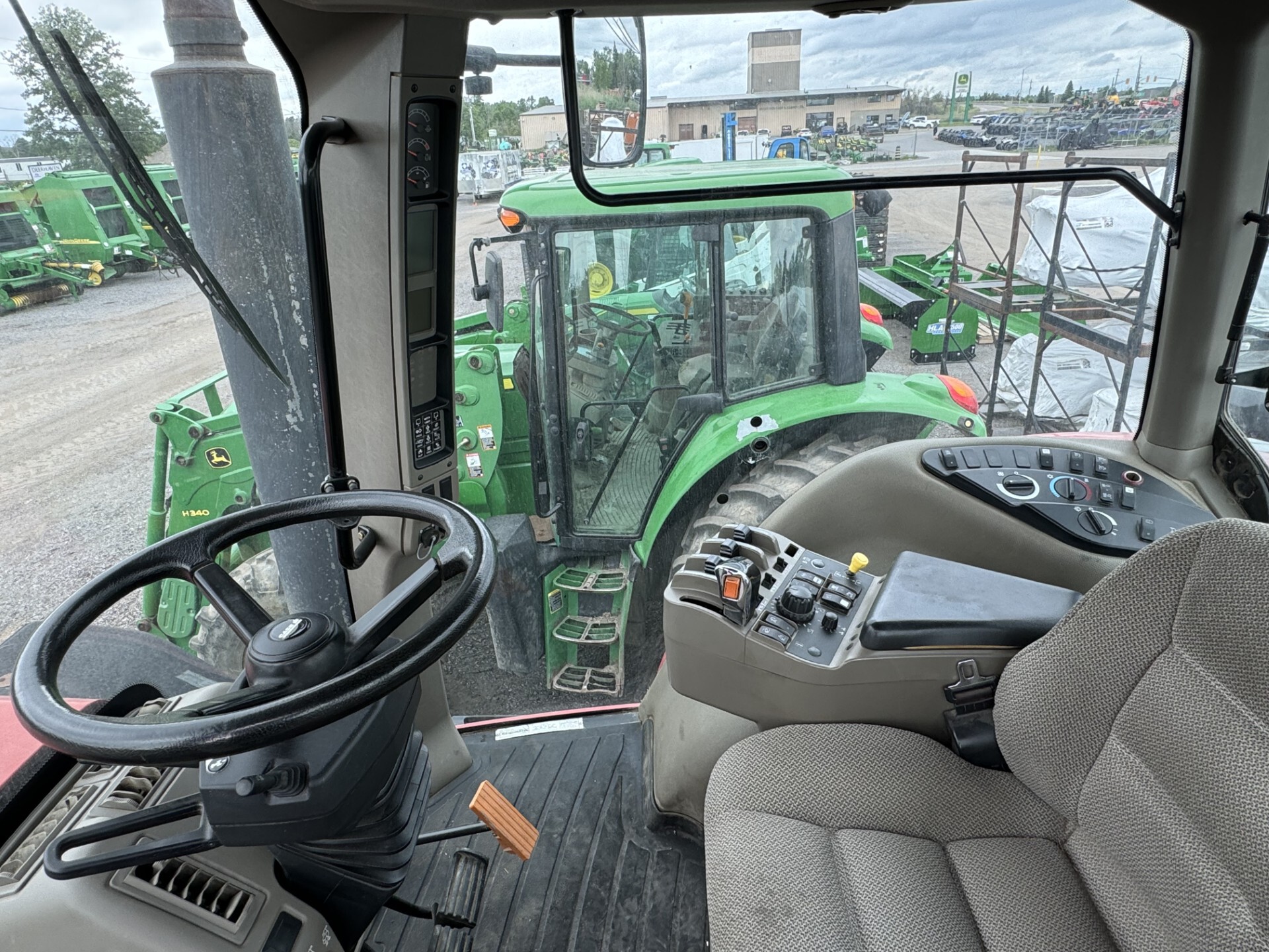 2010 Case IH MAGNUM 215 Image 6