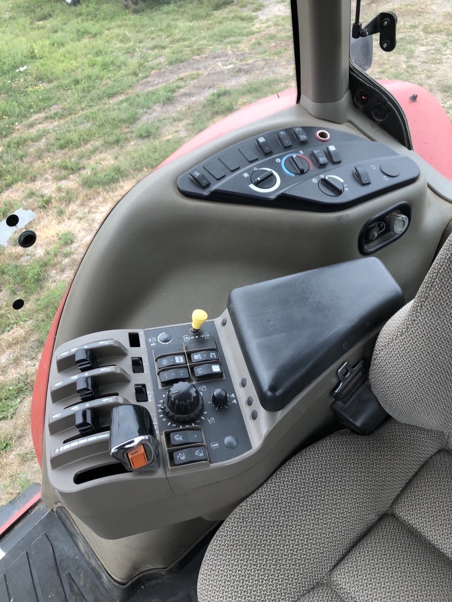 2010 Case IH MAGNUM 215 Image 10