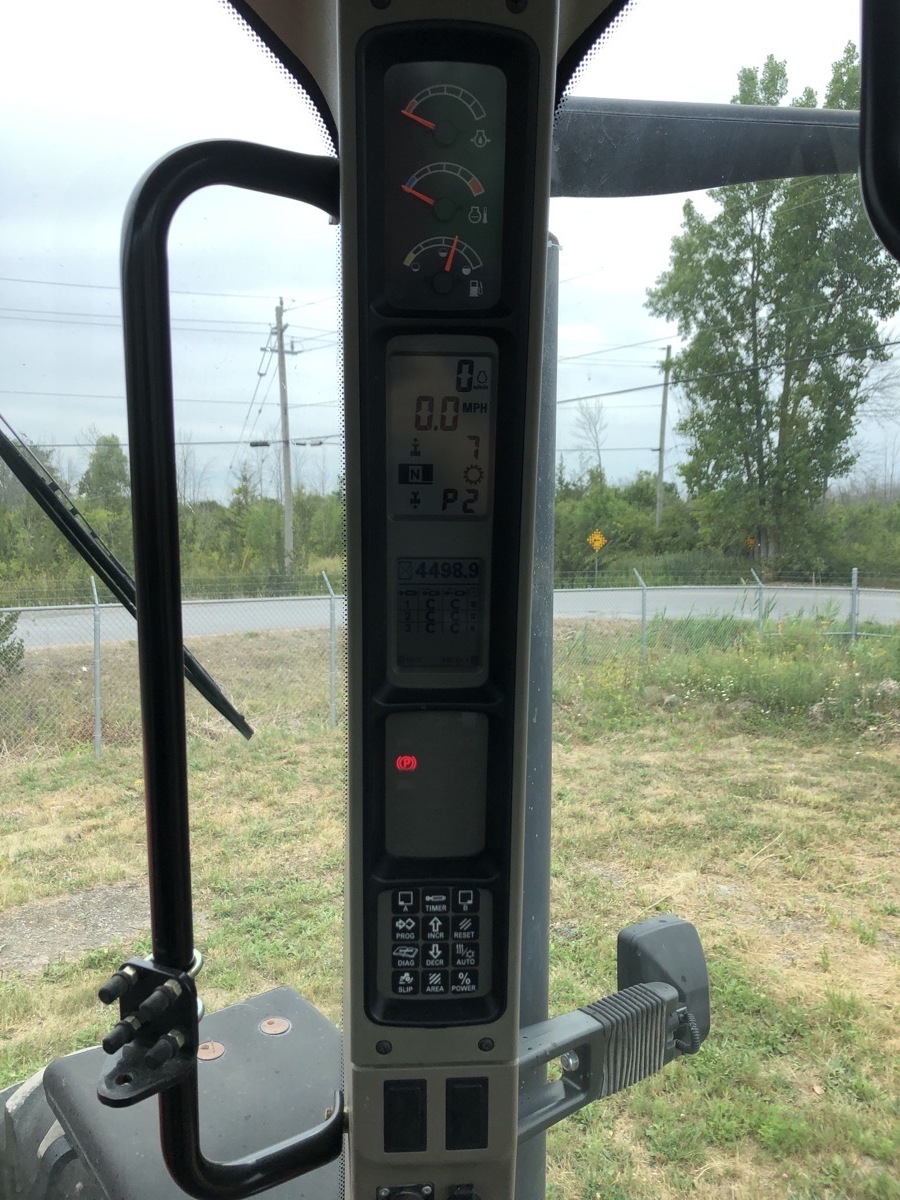 2010 Case IH MAGNUM 215 Image 11