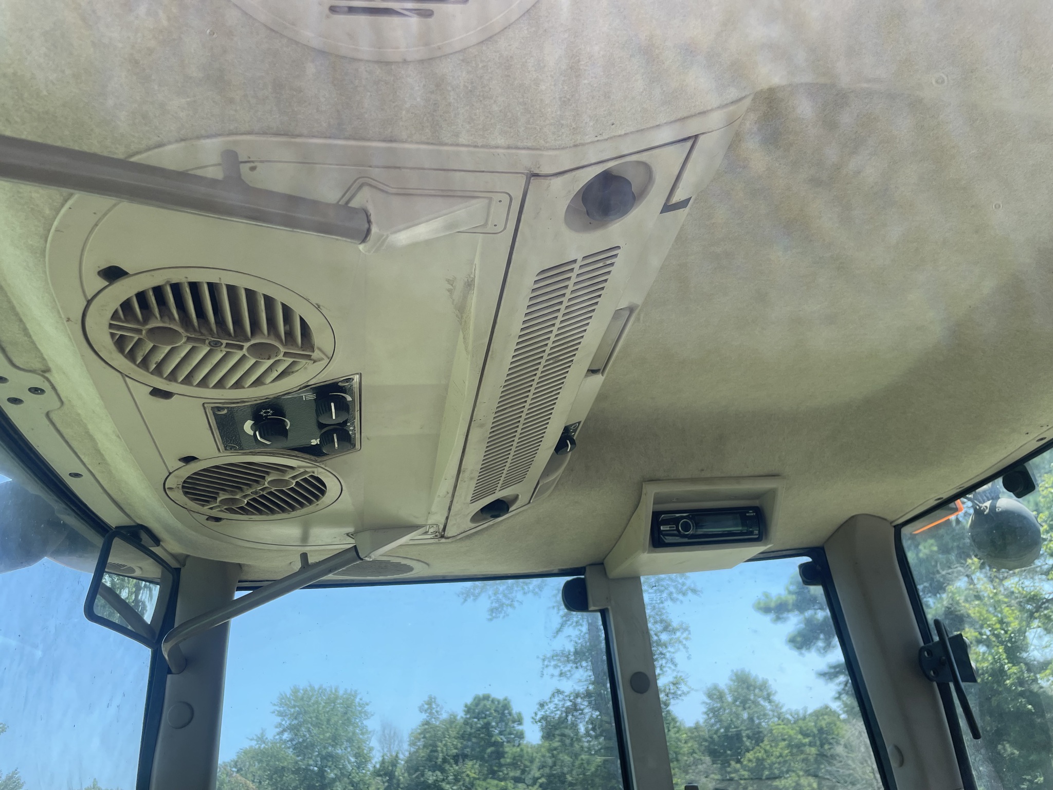 2004 John Deere 6615 Utility Tractors Nacogdoches, TX