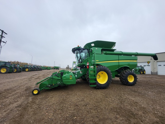 Used 2016 John Deere S680 Combines at Horizon Ag & Turf in St. Paul, AB - Photo12
