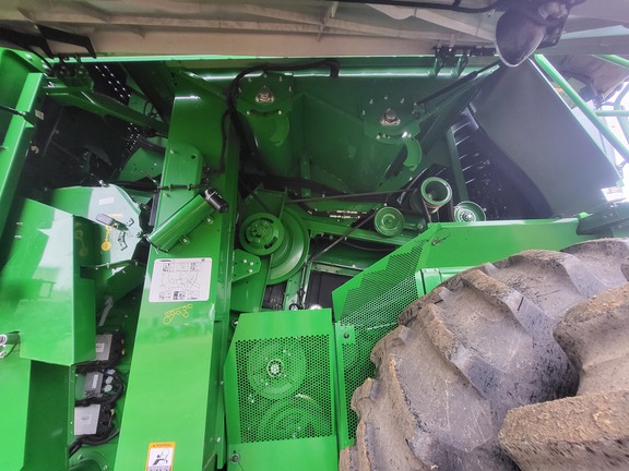 Used 2016 John Deere S680 Combines at Horizon Ag & Turf in St. Paul, AB - Photo22