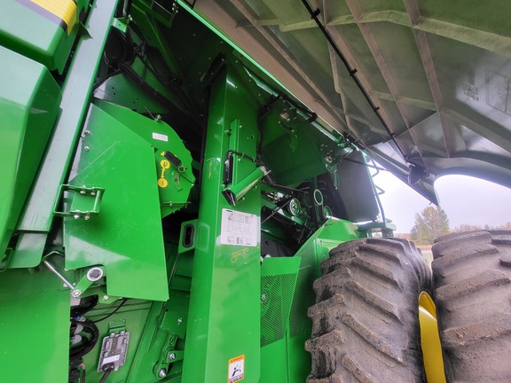 Used 2016 John Deere S680 Combines at Horizon Ag & Turf in St. Paul, AB - Photo20