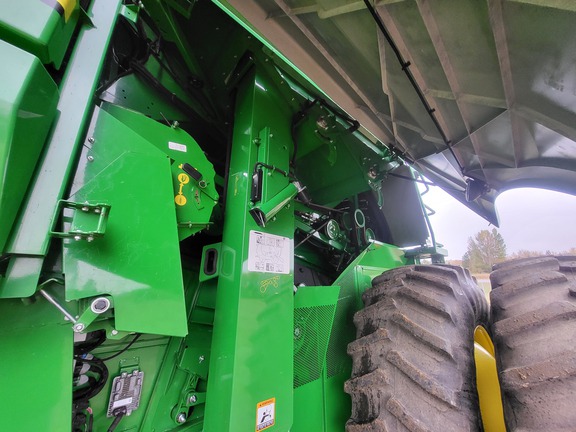 Used 2016 John Deere S680 Combines at Horizon Ag & Turf in St. Paul, AB - Photo21