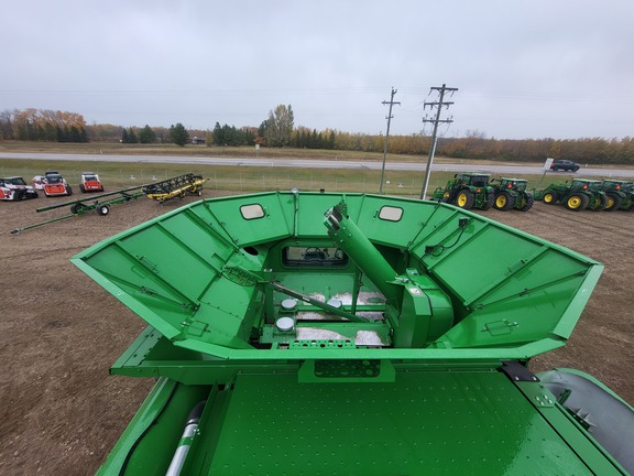Used 2016 John Deere S680 Combines at Horizon Ag & Turf in St. Paul, AB - Photo19