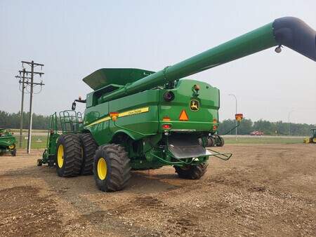 Used 2016 John Deere S680 Combines at Horizon Ag & Turf in St. Paul, AB - Photo6