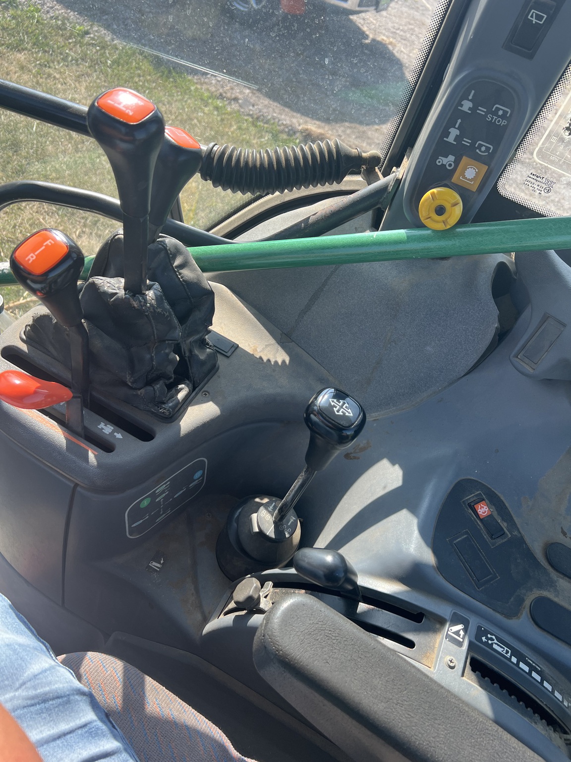 2000 New Holland TS110 Image 9