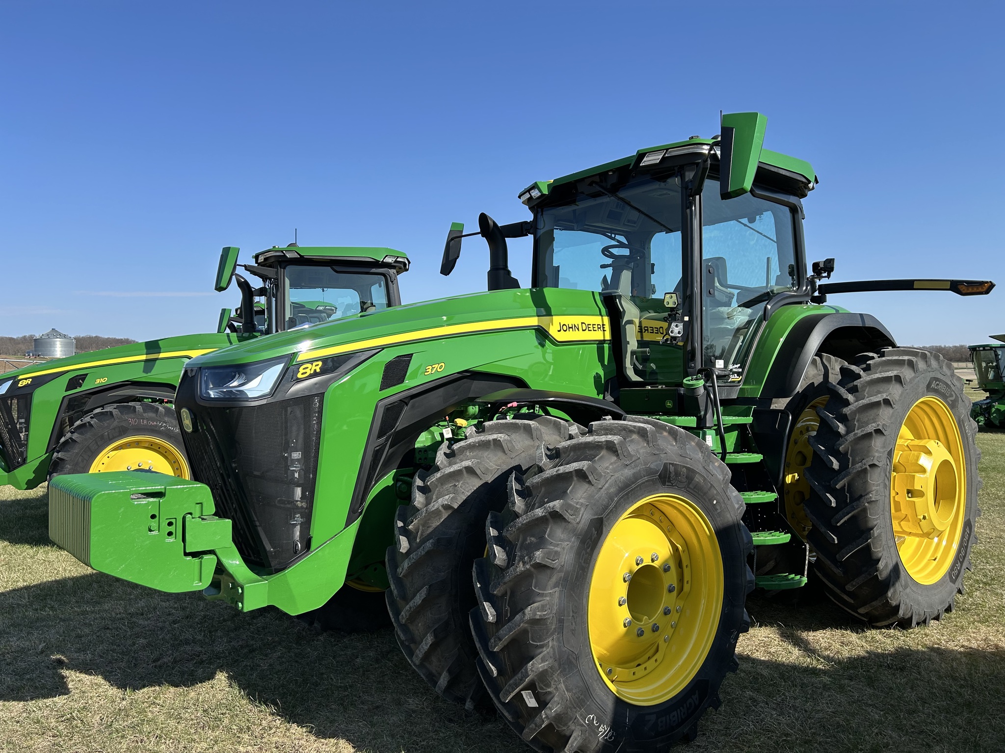  2024 John Deere 8R 370 at Heritage Tractor in Freeport, IL