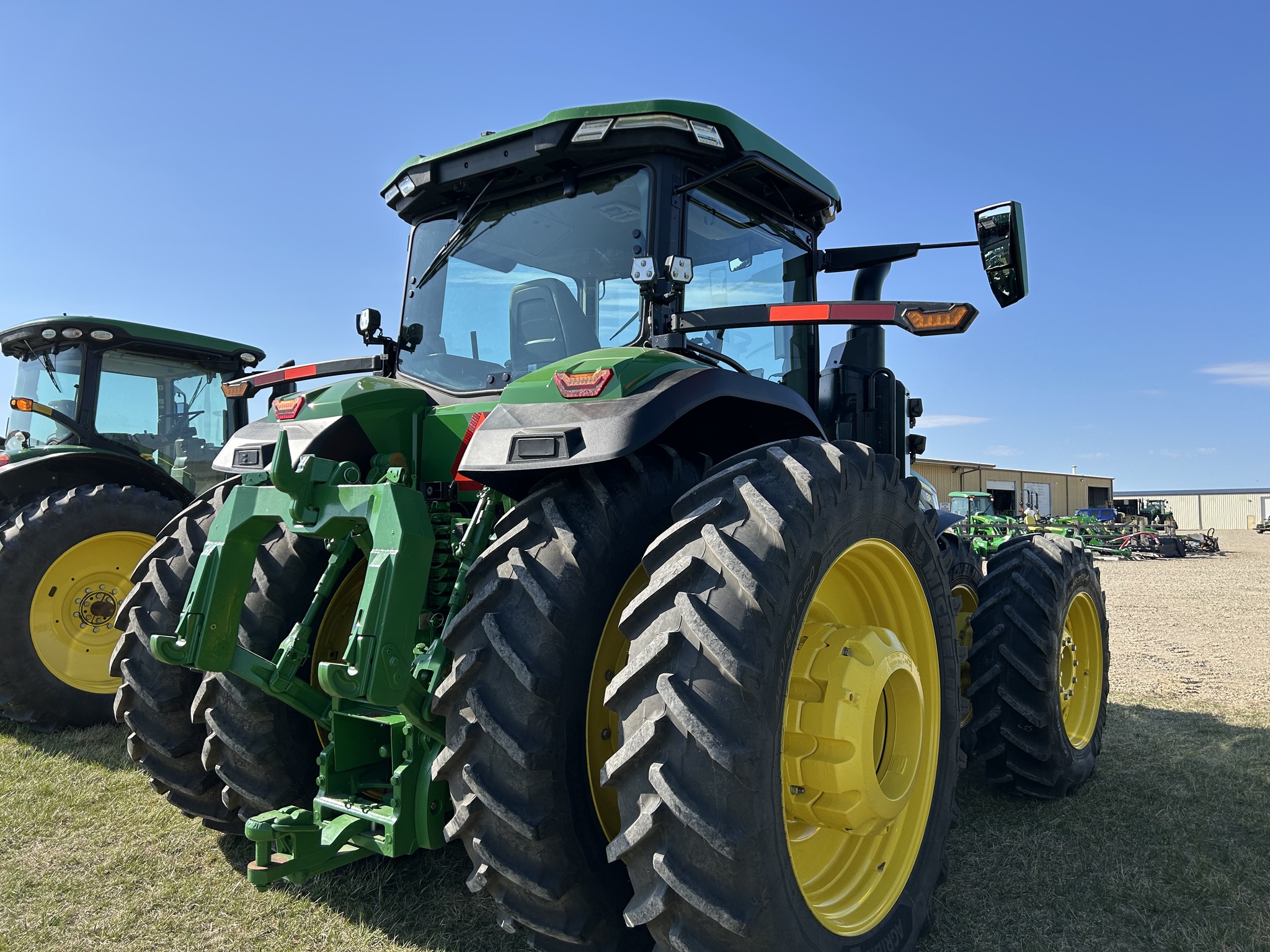  2024 John Deere 8R 370 at Heritage Tractor in Freeport, IL