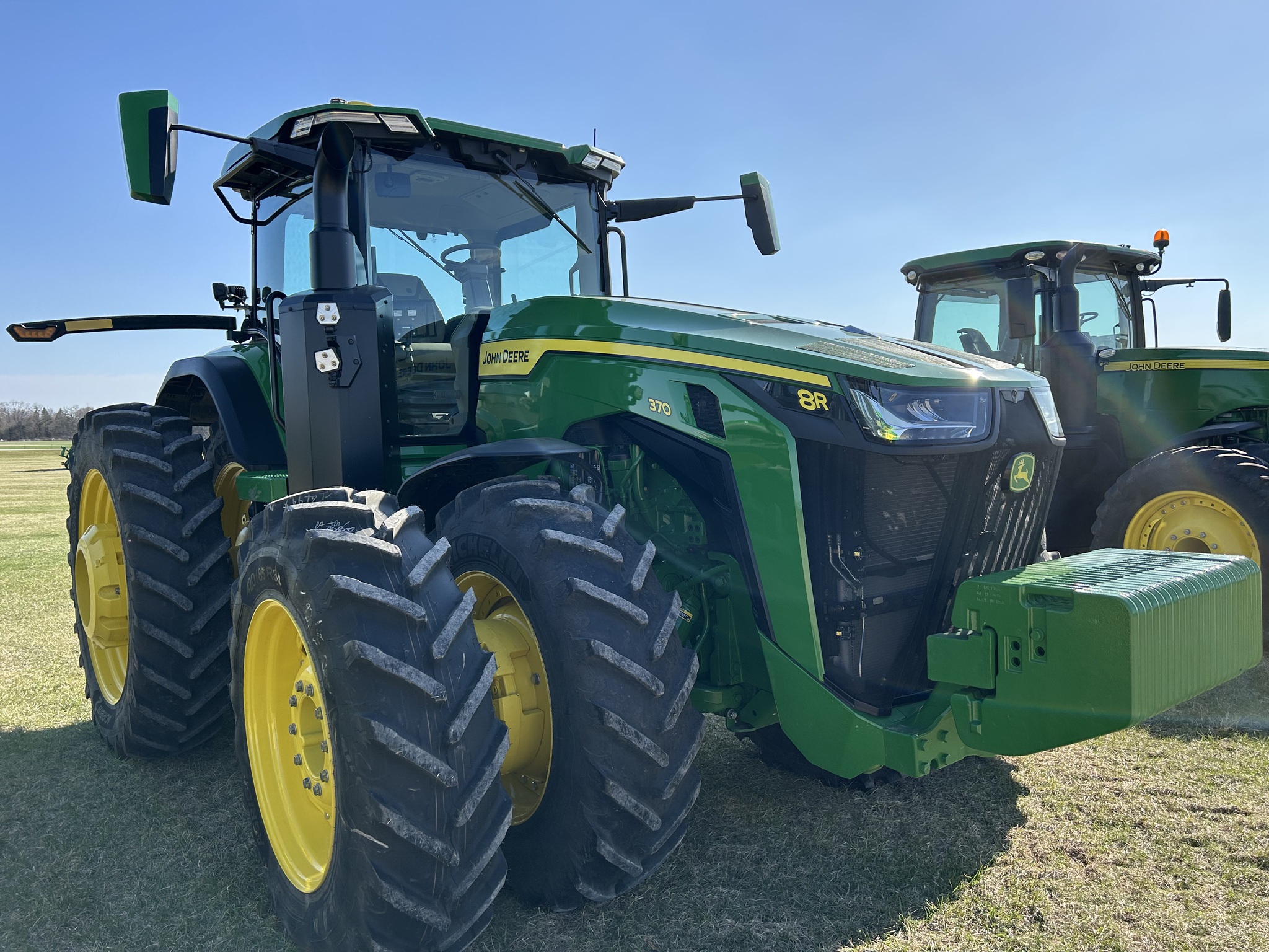  2024 John Deere 8R 370 at Heritage Tractor in Freeport, IL