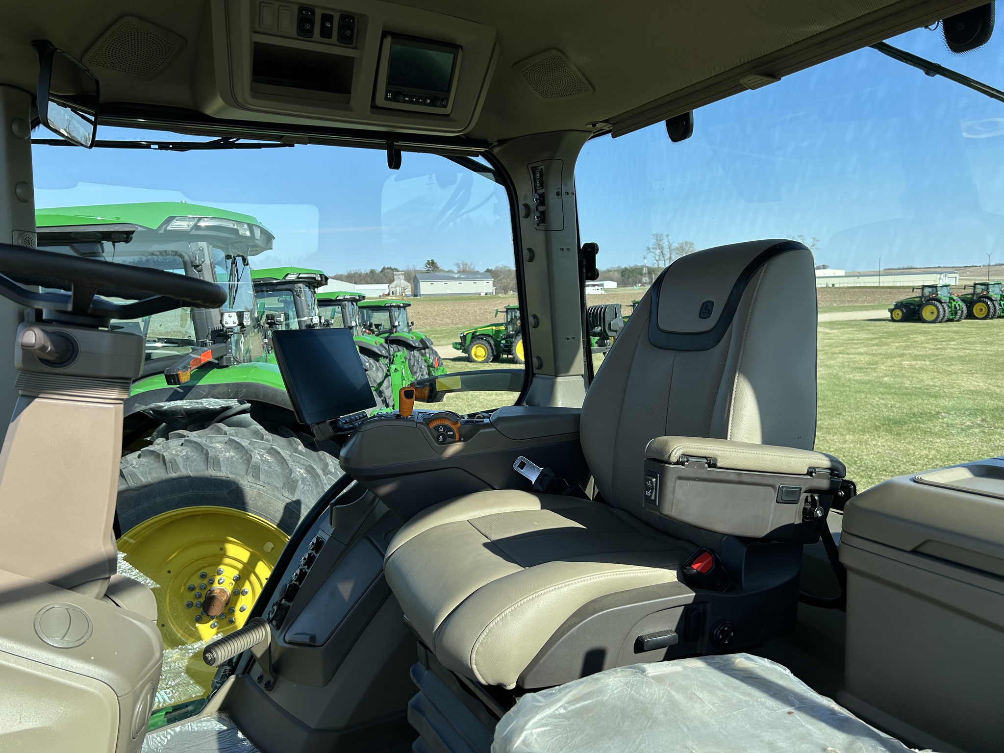  2024 John Deere 8R 370 at Heritage Tractor in Freeport, IL