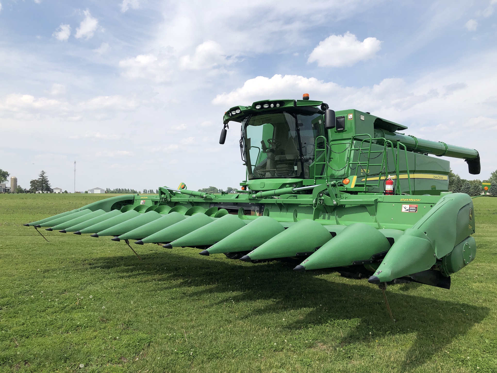 2019 John Deere 712FC Image 1