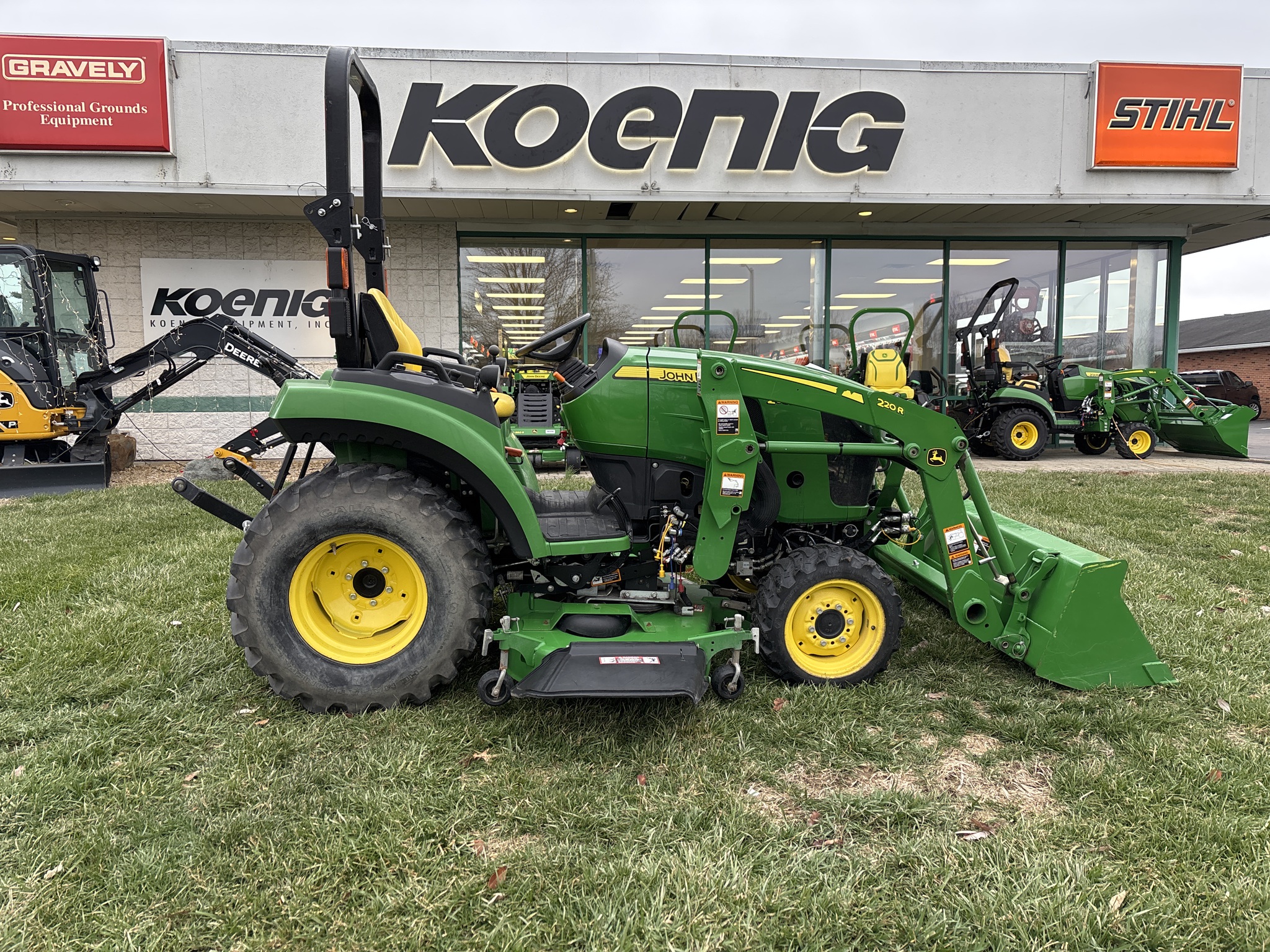 Used 2018 John Deere 2032R Compact Utility Tractors at Koenig Equipment in Lebanon, OH - PhotoXL6