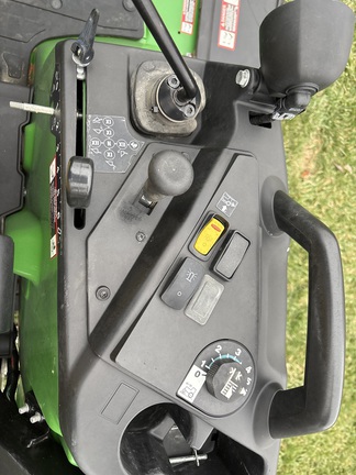 Used 2018 John Deere 2032R Compact Utility Tractors at Koenig Equipment in Lebanon, OH - Photo9