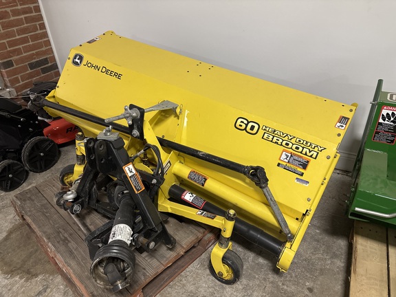 Used 2018 John Deere 2032R Compact Utility Tractors at Koenig Equipment in Lebanon, OH - Photo16